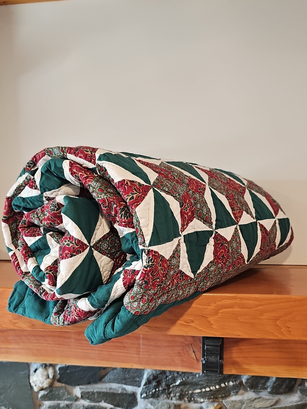 Green And Red Star Patchwork Quilt - Classic Home Bedding